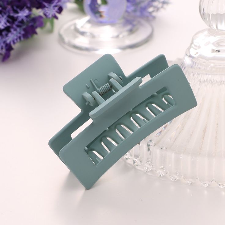Trendy Rectangle Claw Clip – Minimalist Hair Essential
