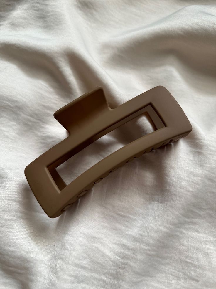 Trendy Rectangle Claw Clip – Minimalist Hair Essential