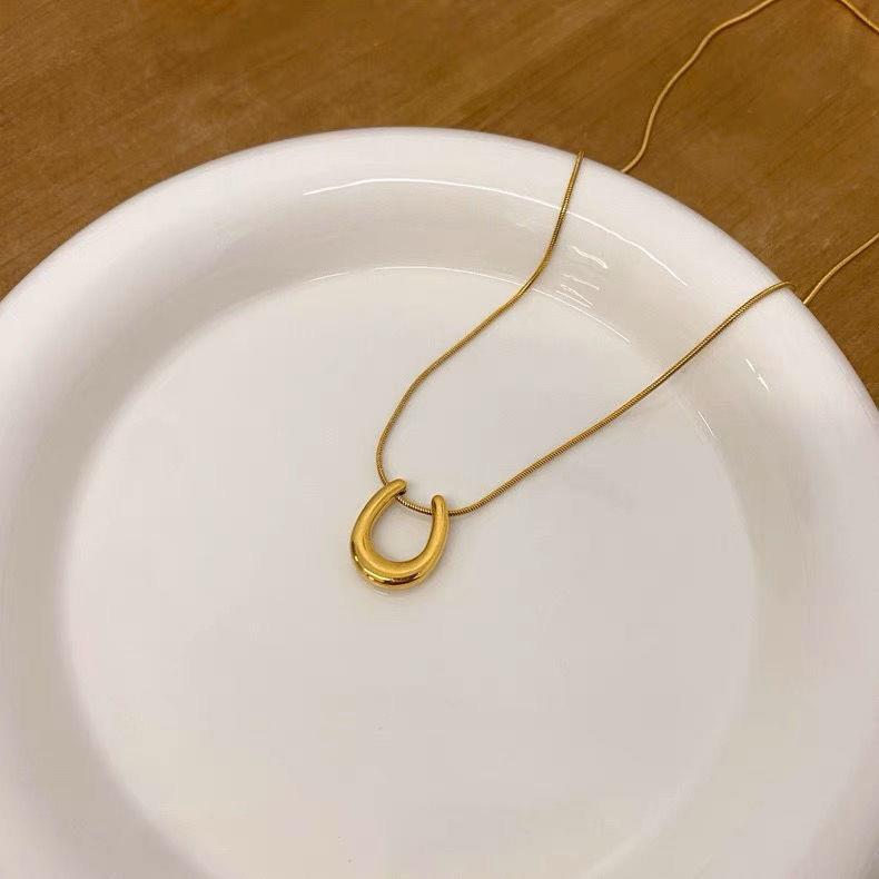 Horseshoe Necklace